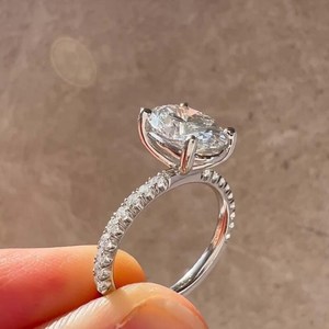 Anillo Clásico Halo con Moissanita Ovalada Brillante de 2 Quilates, Plata de Ley 925 Original, Regalo de Promesa de Boda para Fiestas y Eventos - Product Image 5