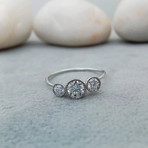 Anillo de Compromiso Solitario Personalizado de Lujo con Moissanita Ovalada VVS de 4 Quilates en Plata de Ley 925 con Baño de Rodio para Aniversario de Bodas - Product Image 2