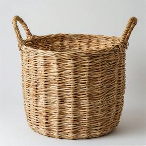 Cesta de mimbre contemporánea en tonos neutros, diseñada para hogares modernos con una estética limpia y sencilla. - Product Image 4