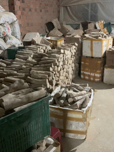 Disponible: Madera de café sostenible para masticar para perros, juguete natural y duradero para mascotas, para la eliminación de placa, alivio del estrés y ejercicio de mandíbula. - Product Image 6