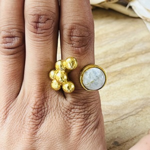 Bagues en pierre de lune au design unique, bague bohème en laiton pour femmes, plaqué or 18 carats, grappes de bulles, design ethnique pour la vente en gros/OEM/ODM - Product Image 6