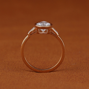 Bague de fiançailles en diamant de laboratoire taille poire 2 carats, sertie clos, trois pierres, or massif 14 carats, diamant CVD, bague de mariage certifiée IGI - Product Image 4