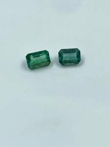 พลอยมรกตธรรมชาติแบบเม็ด (ชุด 2 เม็ด) สำหรับแหวน เกรดเครื่องประดับ จากอินเดีย ราคาขายส่ง - Product Image 2