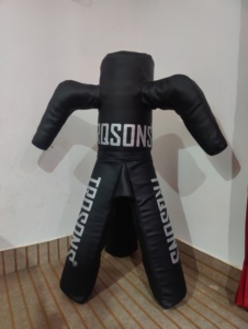 Maniquí de Boxeo y MMA Trqsons de Tres Patas, con Materiales de Cuero y PU, Cierre de Cremallera, para Entrenamiento de Kickboxing y Taekwondo - Product Image 1