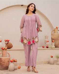 Ensemble Kurta et pantalon en coton lavande brodé pour femme, coupe ample, longueur cheville, style décontracté Inde Pakistan - Product Image 3