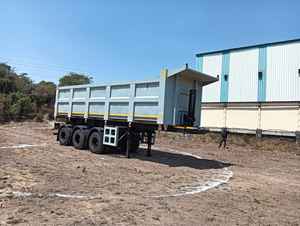 รถพ่วงบรรทุกสินค้าอเนกประสงค์คุณภาพเยี่ยม รถพ่วงแบบเทท้าย ตัวถังเหล็กเสริมความแข็งแรง ระบบไฮดรอลิกทำงานราบรื่น ขนส่งวัสดุได้อย่างรวดเร็ว - Product Image 3