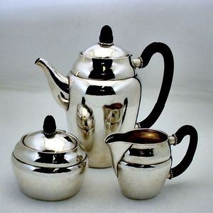 Articles de service haut de gamme, accessoires d'accueil élégants, accessoires de luxe pour boissons, présentation moderne du thé, décor métallique haut de gamme - Product Image 1