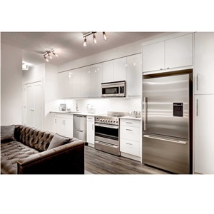 Gabinetes de Cocina Modernos de Acrílico con Acabado CANA de Alto Brillo, Gabinetes Modulares con Acabado de Madera y Barra de Cocina Grande - Product Image 5