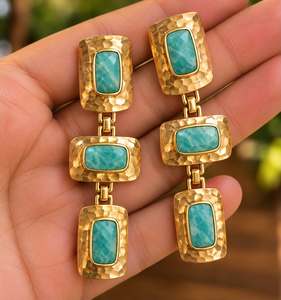 Boucles d'oreilles pendantes élégantes en laiton massif plaqué or 18 carats avec pierre d'amazonite pour femme, vente en gros, cadeau de mariage ou d'anniversaire, bijoux - Product Image 3