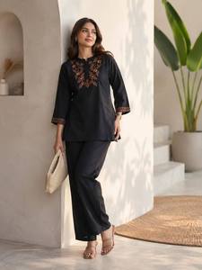 Conjunto coordinado de Kurti y pantalón corto de seda romana de alta calidad con trabajo de hilo bordado y manga 3/4 para mujer - Exportador de moda - Product Image 3