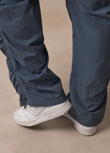 ชุดเซ็ตเสื้อแจ็คเก็ตบอมเบอร์ผ้าทอสีน้ำเงินสไตล์สตรีทแวร์สุดฮิต พร้อมกางเกงขายาวระบายอากาศได้ดี รับสกรีนโลโก้ตามสั่ง - Product Image 4