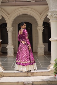 Lehenga Choli de diseño étnico tradicional indio, colección Navaratri, con estampado Bandhani y diseño Kutchi para mujeres, ropa elegante. - Product Image 3