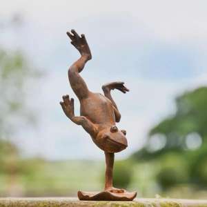 Sculpture de grenouille en fonte avec base, finition rouille, grenouille antique, ornements décoratifs, fournitures de jardin - Product Image 2