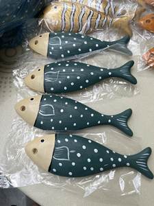 Pièce artisanale en bois naturel en forme de poisson, surface lisse, idéale pour la décoration intérieure, l'emballage cadeau et la vente en gros - Product Image 5