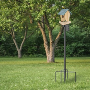 Comedero para Pájaros de Madera con Techo Verde sobre Estaca de Metal Negra para Pájaros Silvestres de Jardín - Product Image 4