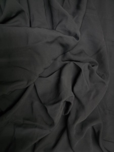 Tissu en mousseline tricoté warp écologique de qualité supérieure, doux, en rouleaux, pour hijab, abaya et vêtements musulmans, vente en gros - Product Image 4