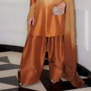 Moderno Diseño Exclusivo Farsi Salwar Kameez de Seda con Cuatro Hermosas Cuentas Decorativas en Colores, Crepé y Organza, Dupatta para Fiesta - Product Image 4