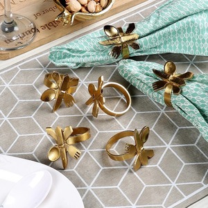 ที่ใส่ผ้าเช็ดปากรูปแมลงปอสีทองโบราณสำหรับตกแต่ง งานเลี้ยงฤดูร้อน อุปกรณ์เสริมที่ได้รับแรงบันดาลใจจากธรรมชาติอย่างประณีต แหวนผ้าเช็ดปากสีทอง - Product Image 2