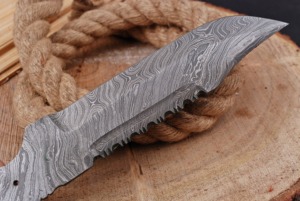 Cuchillo Tracker UMAR FAROOQ CKS-110 de 12 pulgadas y 3 mm con hoja en bruto de acero de Damasco hecha a mano con punta serrada y mango, OEM/ODM/OBM - Product Image 2