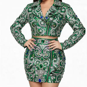 Conjunto de faldas personalizadas OEM de última moda para mujer, top corto con capucha y estampado de logotipo informal, conjunto de faldas con capucha para invierno. - Product Image 5