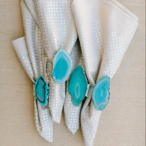 Juego de servilleteros de resina hechos a mano para decoración de mesas de boda, creando una experiencia de comedor elegante y memorable. - Product Image 1