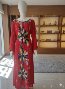 Caftán Radiant Crimson Garden: Bordado floral con lentejuelas hecho a mano sobre georgette premium para ocasiones de noche de alta gama - Product Image 3