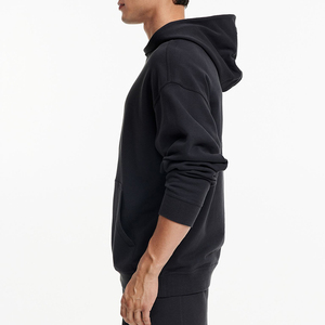 Sudadera con capucha negra de felpa francesa para hombre, estilo moderno, con diseño gráfico en la parte delantera. - Product Image 1