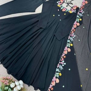 ชุดเดรสผ้าตาข่ายปักลายดอกไม้สีดำสไตล์ปากีสถาน พร้อมผ้าคลุมยาว สำหรับงานแต่งงานและงานปาร์ตี้สำหรับผู้หญิง - Product Image 6