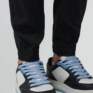Último Diseño Pantalones Deportivos Negros Lavados para Hombre con Logotipo Personalizado, Pantalones Transpirables con Solapa en la Pierna y Cremalleras y Bolsillo Trasero - Product Image 3