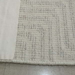 Tapis en laine noué à la main de couleur ivoire géométrique - Product Image 3
