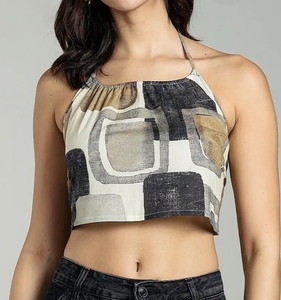 Vêtements essentiels pour femmes, style estival, coupe ajustée, parfait pour les tenues décontractées, basique mais de haute qualité, en promotion. - Product Image 1