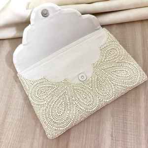 Pochette en lin perlé motif canne à sucre et agneau, style élégant pour femme, idéale pour les fêtes de Noël, fermeture à rabat, imperméable, faite à la main - Product Image 3