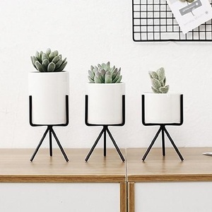 Juego de 3 Soportes Modernos para Macetas de Metal con Acabado Dorado, Soporte Decorativo para Macetas de Interior - Product Image 3