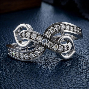 Anillo de Compromiso Clásico para Mujer con Tres Piedras Redondas de Diamante Cultivado en Laboratorio, Diseño de Hoja Infinita, Certificado IGI, Joyas RIZTA - Product Image 3