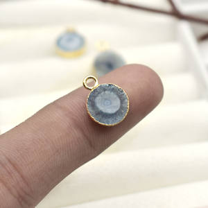 Pendentif rond en Tanzanite et Quartz Solaire, bord plaqué or, breloque en pierre précieuse, fourniture pour la fabrication de bijoux bohèmes, vente en gros - Product Image 4