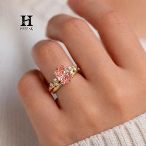 แหวนหมั้นเพชรรูปไข่สีชมพูทรงหรูหรา 14K ทองคำขาว ประดับเพชรแบบไม่สมมาตรด้านข้าง - Product Image 3