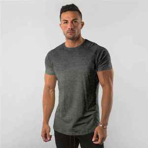 T-shirt de sport pour homme de qualité supérieure avec logo personnalisé, vêtements de sport de haute qualité pour l'entraînement et un usage décontracté - Product Image 3