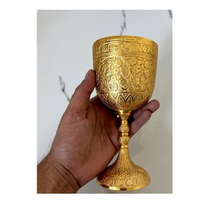 ถ้วยทองเหลืองวินเทจทรงคลาสสิก งานฝีมือประณีต แก้วทรงโกเบลต์ตกแต่งอย่างงดงาม ถ้วยสำหรับพิธีกรรม ภาชนะโลหะสไตล์ดั้งเดิมสุดหรู - Product Image 1
