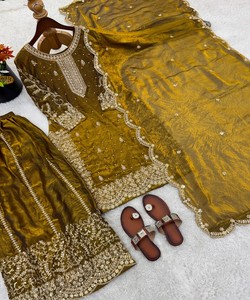 Conjunto de Diseñador Fendi: Top de Seda con Bordado y Lentejuelas, Pantalón Palazzo y Dupatta, Ropa Festiva, Precio al por Mayor, Prenda Étnica Dorada - Product Image 6