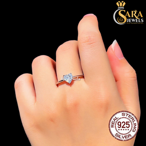 Anillo de compromiso de plata 10K con diamantes para mujer, corte redondo, estilo clásico, disponible al mejor precio. - Product Image 1