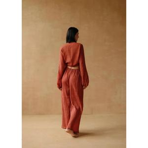Ensemble vintage pour femme : haut court en coton froissé rouge à nouer à l'avant et pantalon palazzo à jambes larges, tenue de resort écologique - Product Image 6