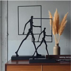 Sculpture d'Hommes en Marche avec Cadre en Métal Noir Artistique, Décoration Minimaliste Moderne, Idéale pour la Réception de Bureau, la Table de Maison et la Décoration d'Événements - Product Image 1