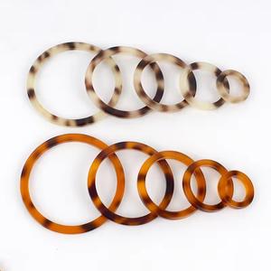 Anillos de Resina Premium para Mujer, Acabado Ecológico, Diseño Moderno, Ligeros, Duraderos, para Cinturones y Prendas, Talla y Logotipo Personalizables - Product Image 2