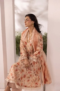 Les dernières créations de shalwar kameez pakistanais de marque pour femmes, en coton/lawn, imprimés. - Product Image 2