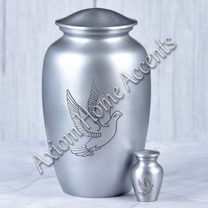 Urna de cremación de aluminio artesanal con acabado pulido, elegante urna de tributo de Axiom Home Accents - Product Image 1