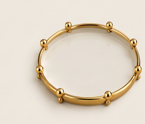 Plateau de service rond en émail blanc avec bordure perlée dorée, idéal pour salon, table basse, coiffeuse ou parfums. - Product Image 3