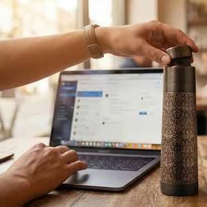 Bouteille d'eau en cuivre noir antique, créations anciennes, cuivre pur, ayurvédique, gravée, martelée, écologique, design classique - Product Image 2