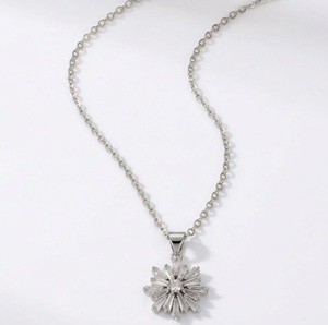 Collar con Colgante de Diamante Starburst, Oro Sólido de 14K, Diamante Cultivado en Laboratorio, Collar con Dije de Rayos de Sol, Joyería Delicada para Uso Diario, Regalo para Ella - Product Image 4