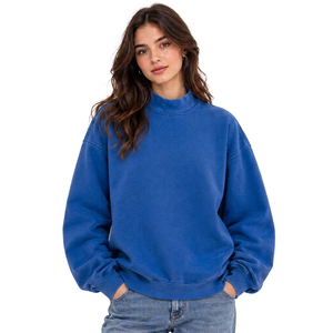 Sudadera de cuello alto para mujer de marca privada, de forro polar grueso, con logo gráfico estampado en relieve, hombros caídos y acabado lavado. - Product Image 6
