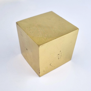 Presse-papiers carré en laiton, accessoire de bureau minimaliste, empilable, artisanat métallique, décoration de bureau - Product Image 1